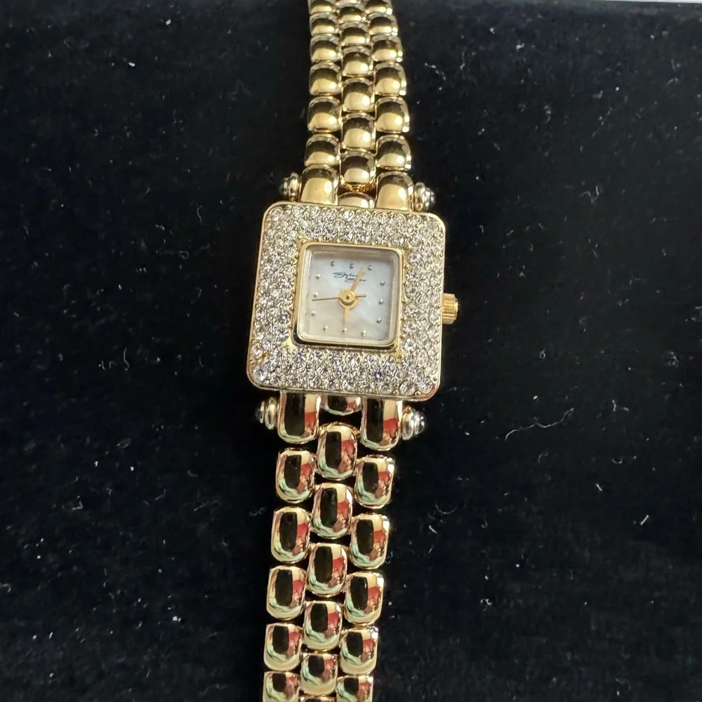 Vintage Suzanne Somers Gold w/Crystal Surrounded Square Face Watch - Picture 8 of 9